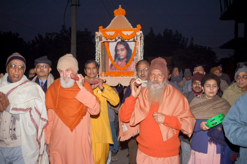 YSS Sannyasis carrying palanquin during dedication of the YSS Gurugram Dhyana Kendra