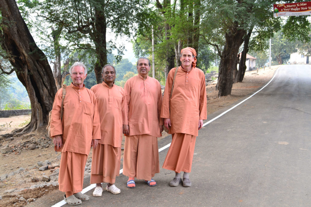 From left: Swamis Santoshananda (SRF), Madhavananda (YSS), Shraddhananda (YSS) and Bhumananda (SRF)