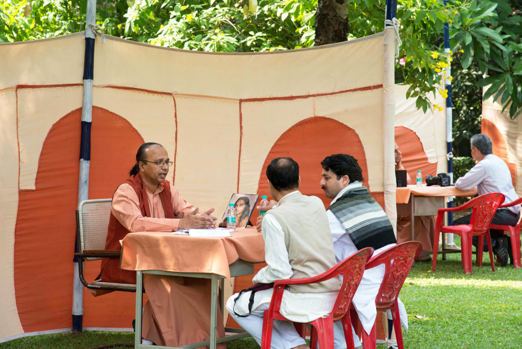 YSS General Secretary Swami Ishwarananda counsels devotees