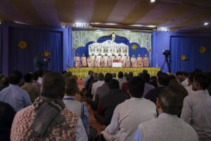 Swami Shuddhananda gives Closing Satsanga.