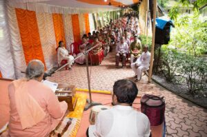 Swami Amarananda reads out Mrinalini Mataji’s message, Dakshineswar.