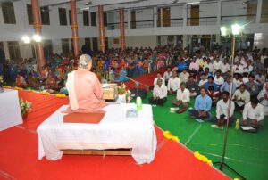 Swami Smaranananda gives a talk to devotees, Vijayawada.