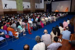 Overflowing audience, Gurugram.