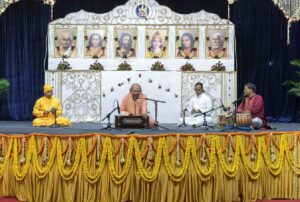 Swami Amarananda leads bhajan before the closing ceremony.