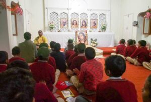 Brahmachari Nirliptananda conducts Ramayana Katha.