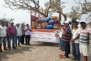 Devotees pray to Gurudeva before starting the relief work in Odisha.