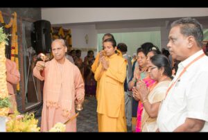 Swami Suddhananda does arati before the Prabhat Feri.