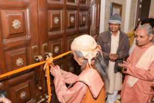 Swami Nirvanananda cutting the ribbon.