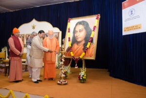 Sri Mahesh Sharma, Hon’ble Minister of Culture, Government of India and Sri Bhupendra Yadav, member Rajya Sabha, Chief Guests, light the ceremonial lamp, Noida.