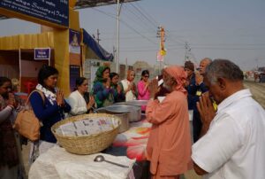 Swami Hiteshananda prays before the bhandara.