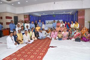 Devotees gather for a group photo with the monastics, Patna.