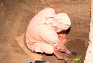 Swami Vishwananda lay bricks from Guruji’s Ranchi ashram room in the foundation.