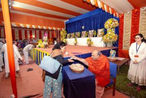 Swami Amarananda distributes prasad.