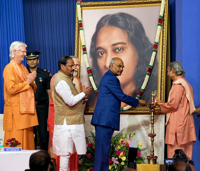 Ram Nath Kovind lights the diya.