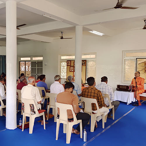 YSS Rajahmundry Retreat – Swami Shankarananda Leading a Conducted Retreat