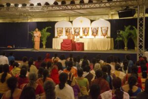 Swami Ishwarananda welcomes and introduces Swami Chidanandaji to the audience.