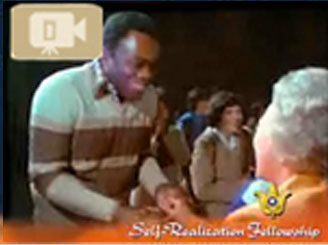 Daya Mata with SRF member at Christmas time.