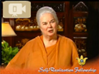 Mrinalini Mata describing Daya Ma.